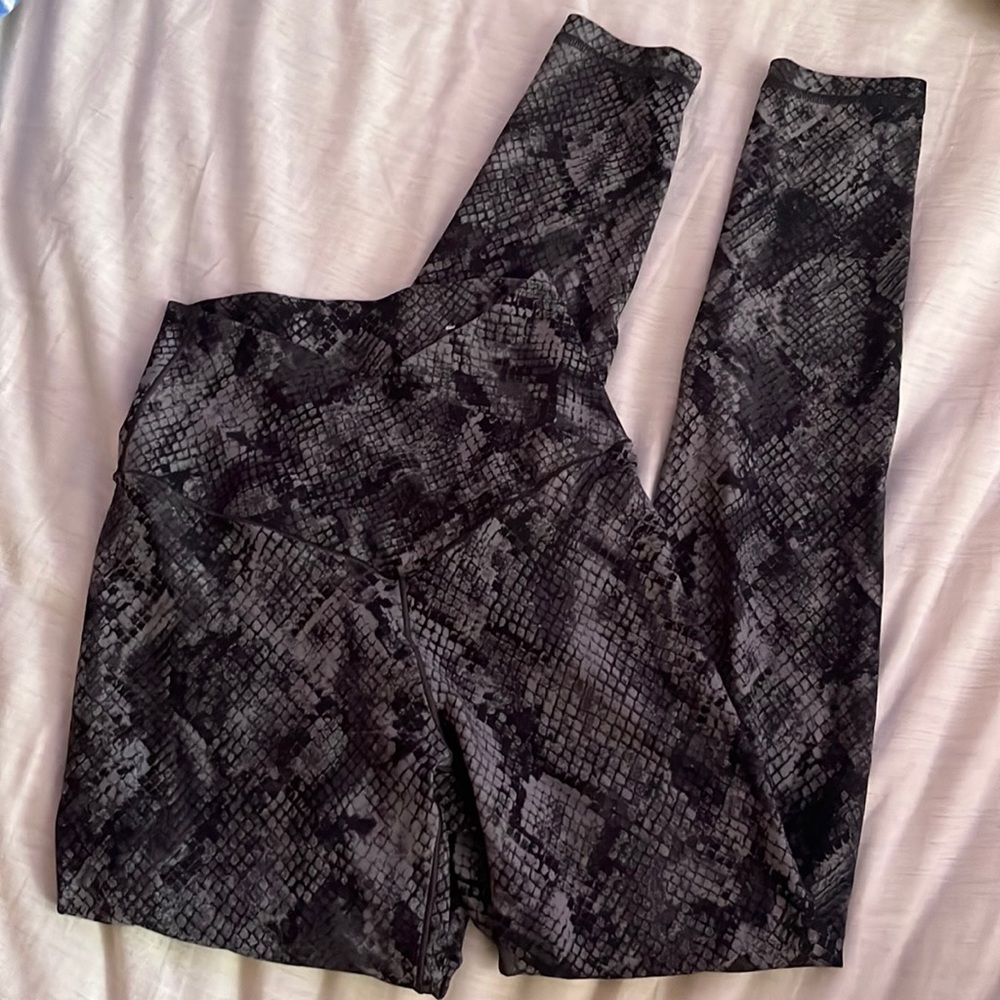 offline by aerie real me high waisted crossover leggings